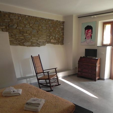 Affittacamere Borgo Degli Artisti Boutique Rooms Serricciolo Bagian luar foto