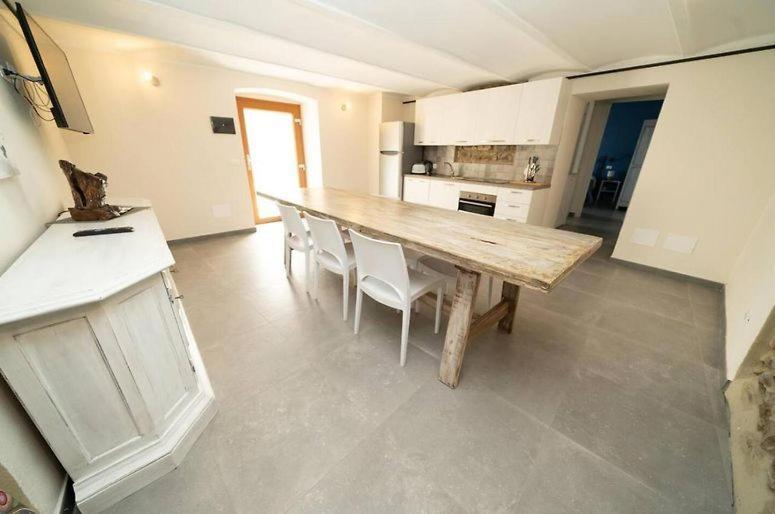 Affittacamere Borgo Degli Artisti Boutique Rooms Serricciolo Bagian luar foto