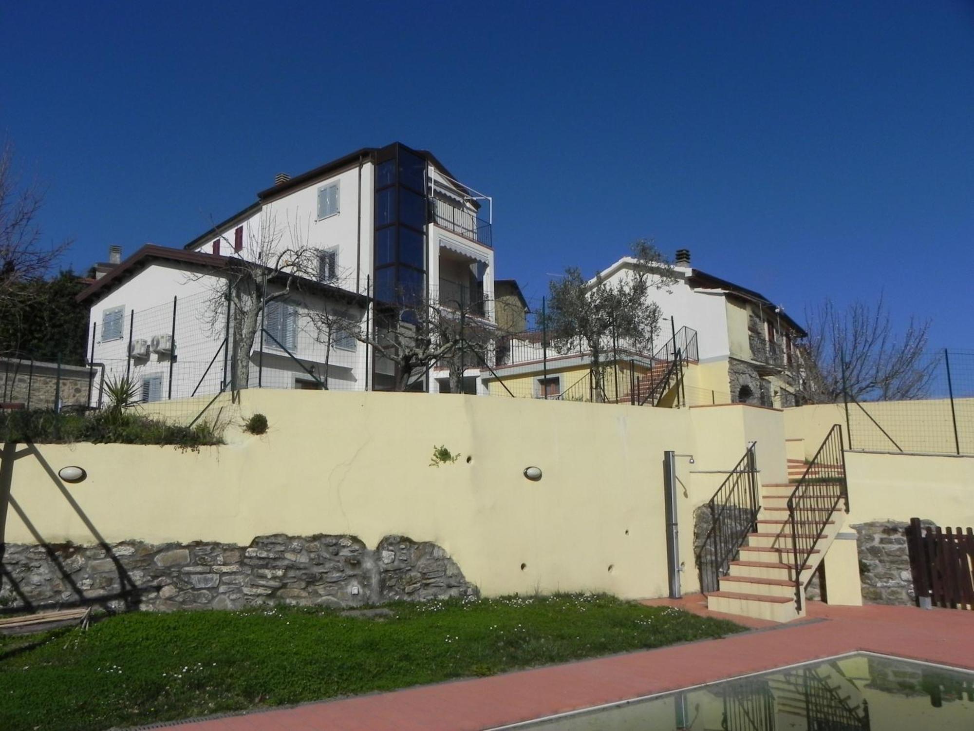 Affittacamere Borgo Degli Artisti Boutique Rooms Serricciolo Bagian luar foto