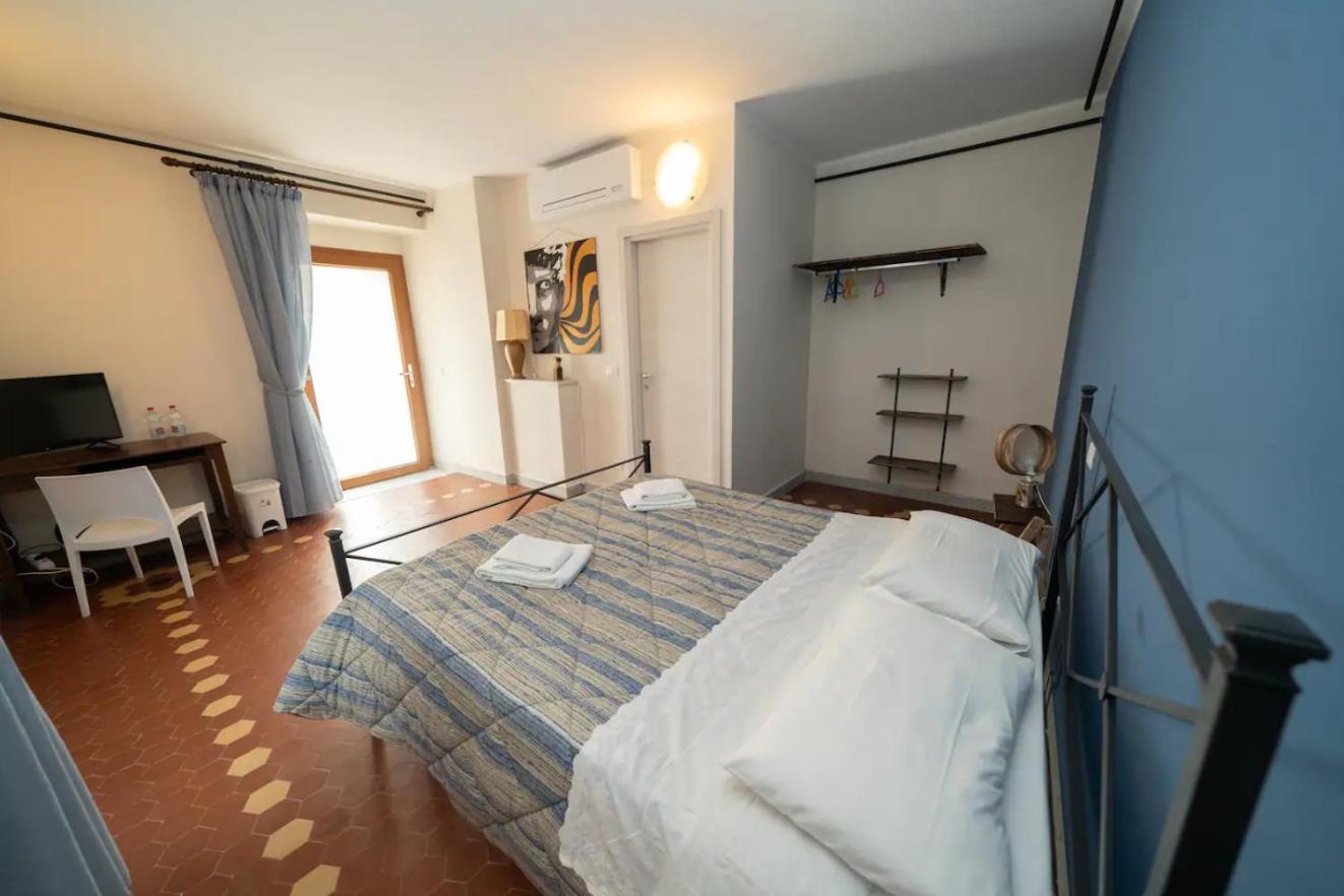 Affittacamere Borgo Degli Artisti Boutique Rooms Serricciolo Bagian luar foto